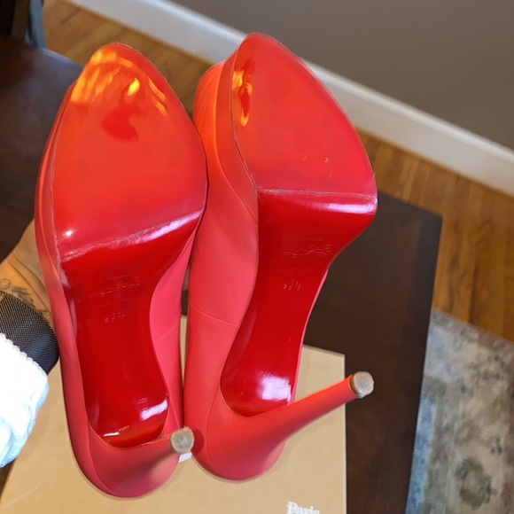 SOLD ON REALREAL - Picture 8 of 11